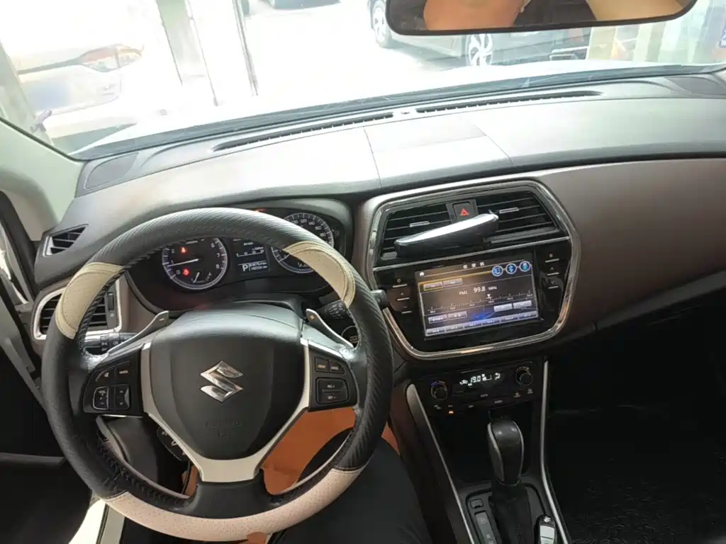 Suzuki Vitara 2017 — фото 10