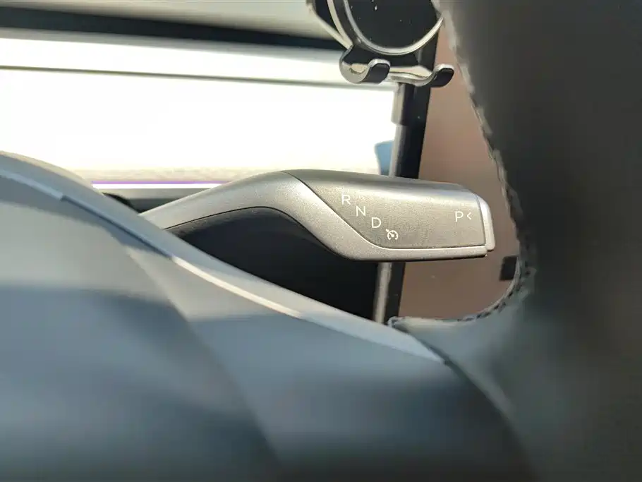 Tesla Model Y 2023 — фото 16