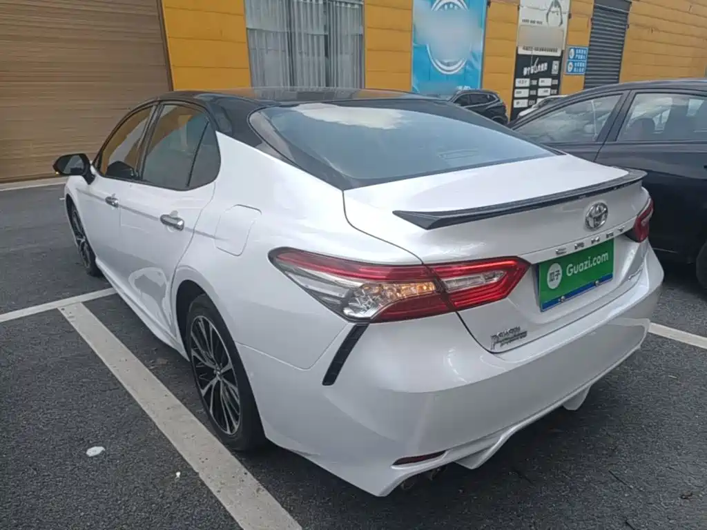 Toyota Camry 2018 — фото 5