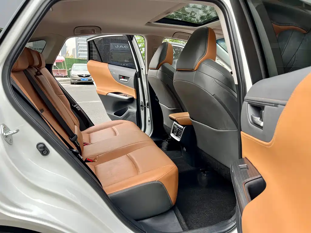 Toyota Venza 2022 — фото 11
