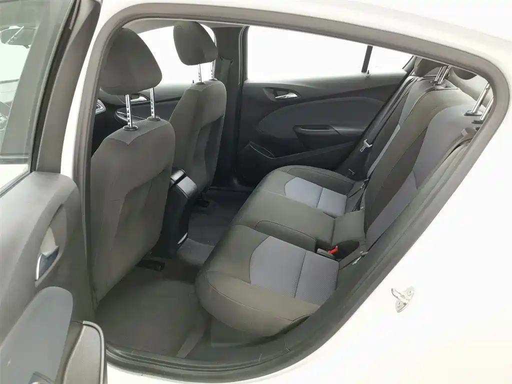 Chevrolet Cruze 2018 — фото 15