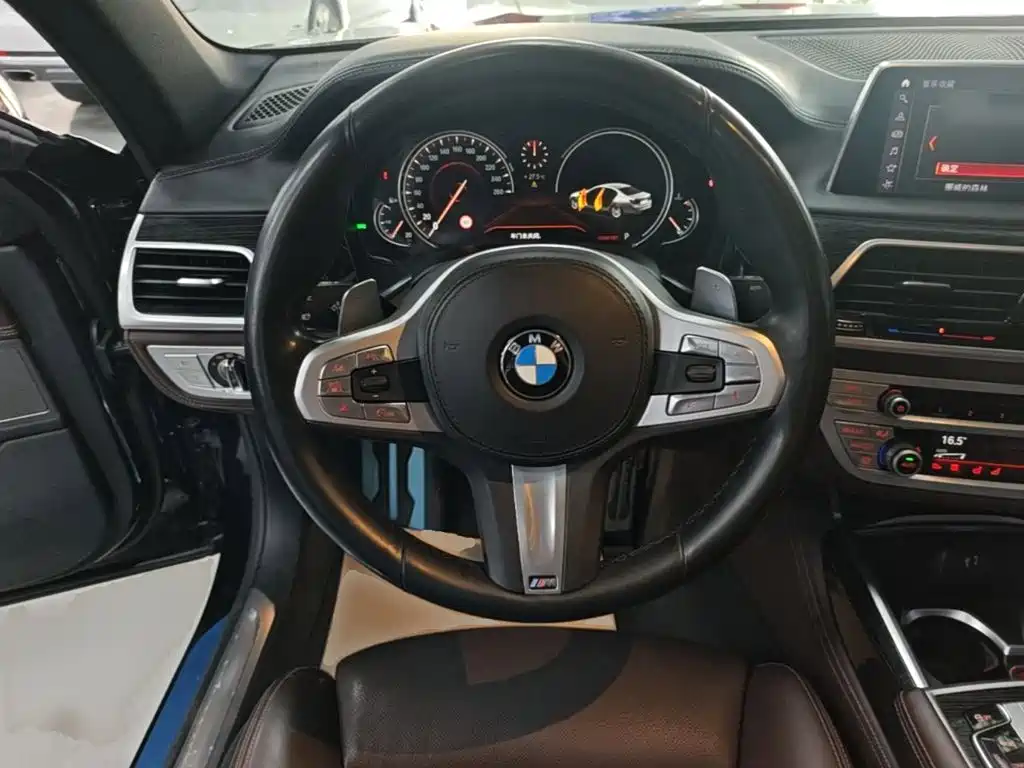 BMW 7 Series 2019 — фото 11