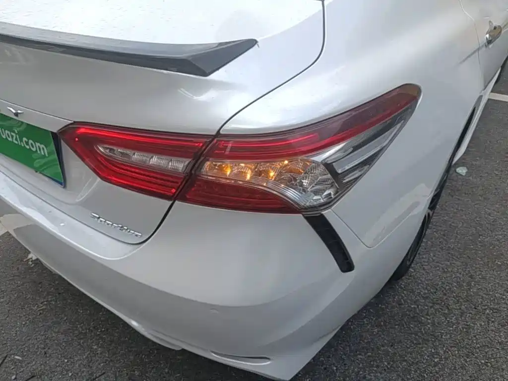 Toyota Camry 2018 — фото 8