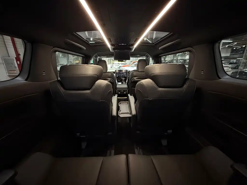 Toyota Alphard 2025 — фото 11