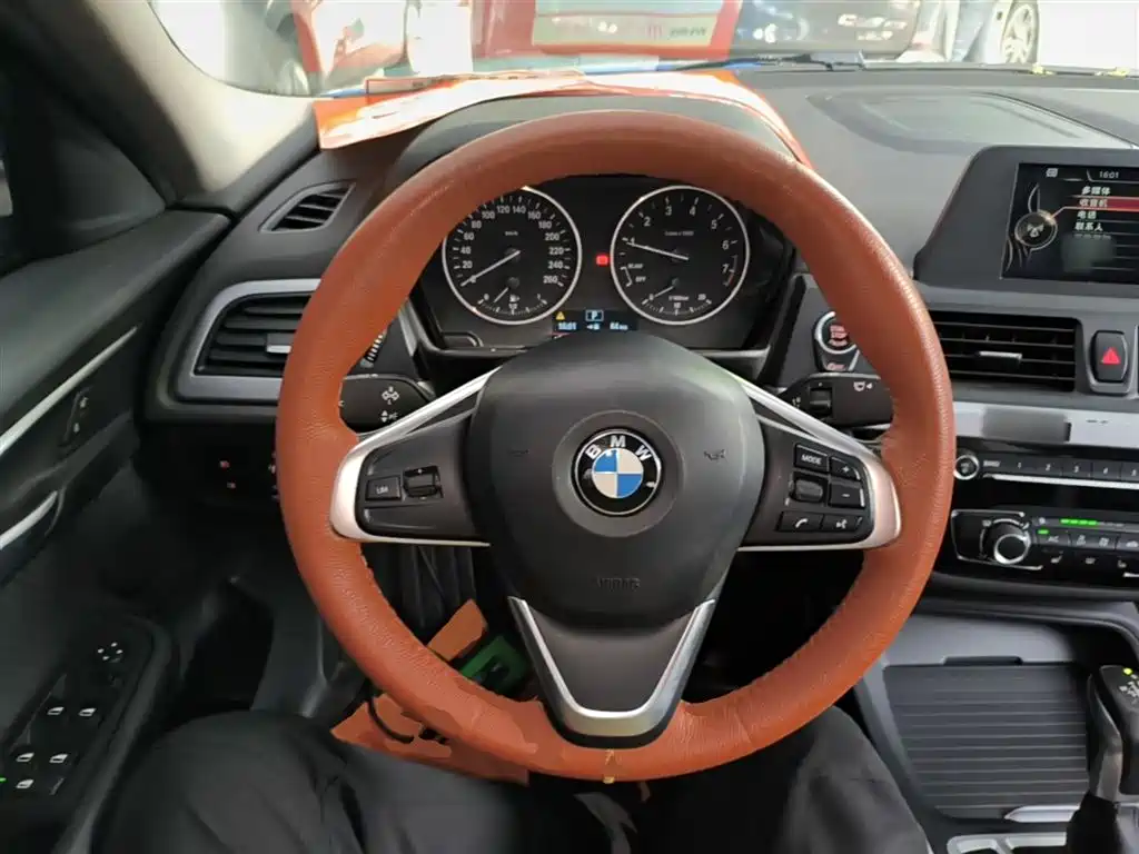 BMW 1 Series 2017 — фото 11