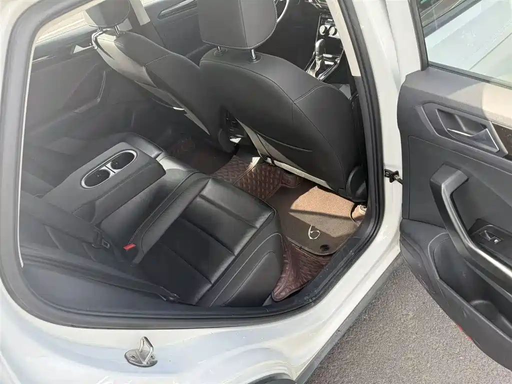 Volkswagen T-Roc 2022 — фото 11