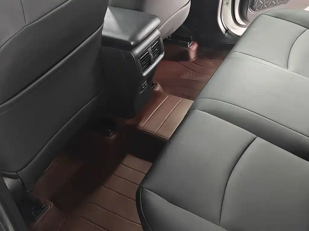 Toyota RAV4 2023 — фото 14