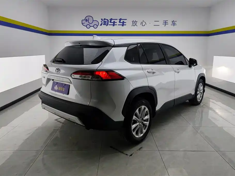 Toyota Corolla Cross 2023 — фото 3
