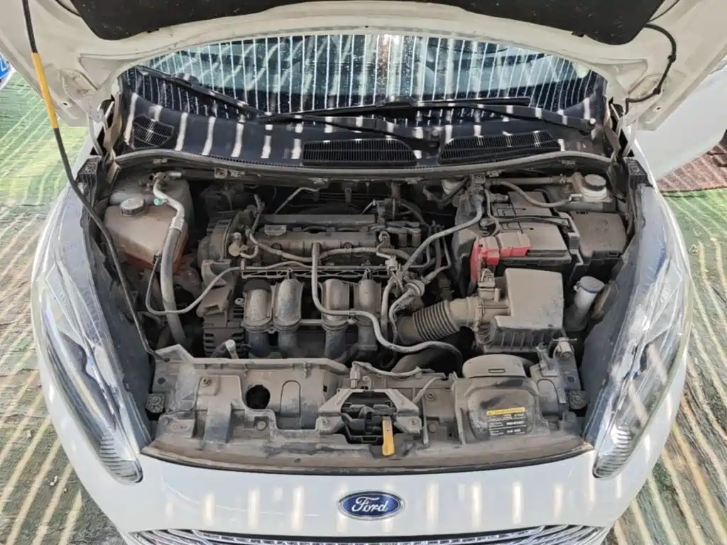 Ford Fiesta 2016 — фото 20