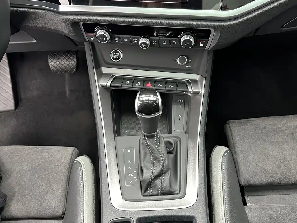 Audi Q3 2023 — фото 12