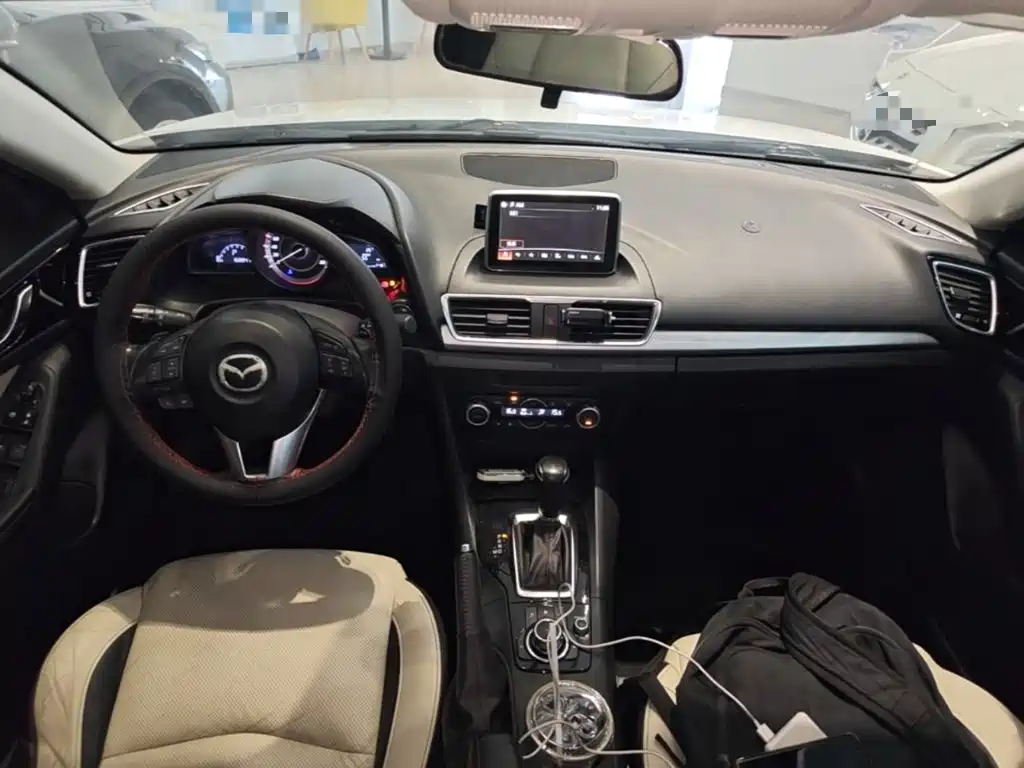Mazda 3 Axela 2015 — фото 16