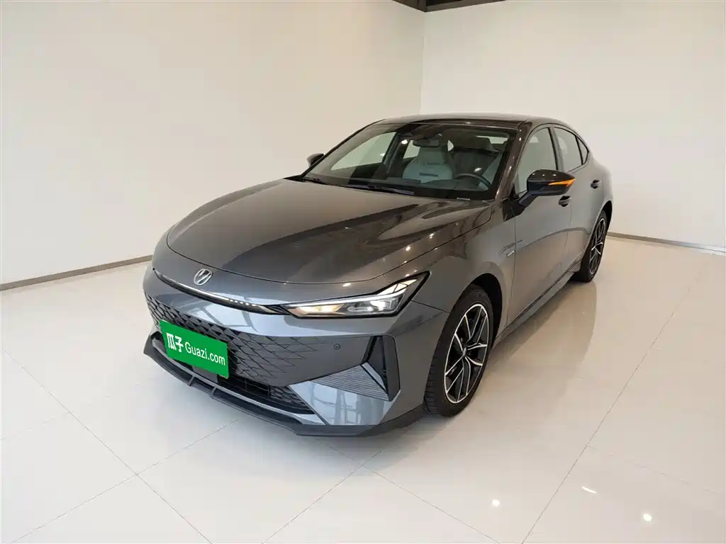Changan UNI-V iDD 2025