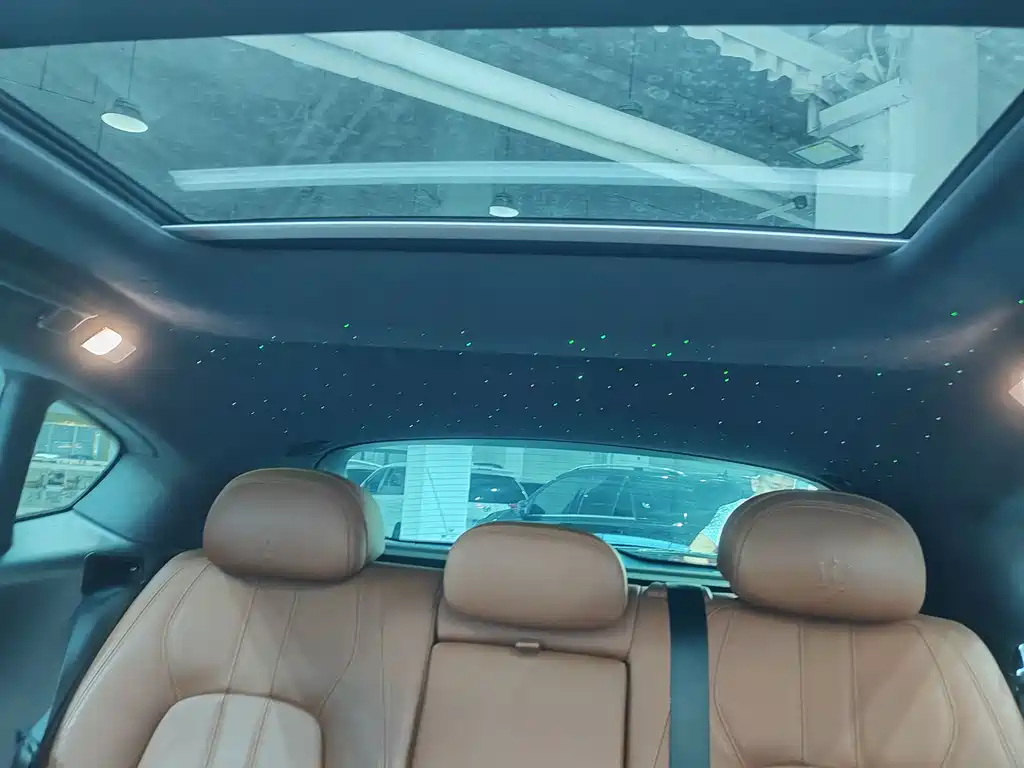 Maserati Levante 2018 — фото 11