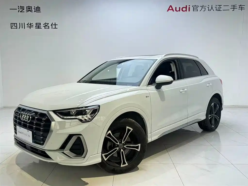Audi Q3 2020 — фото 1