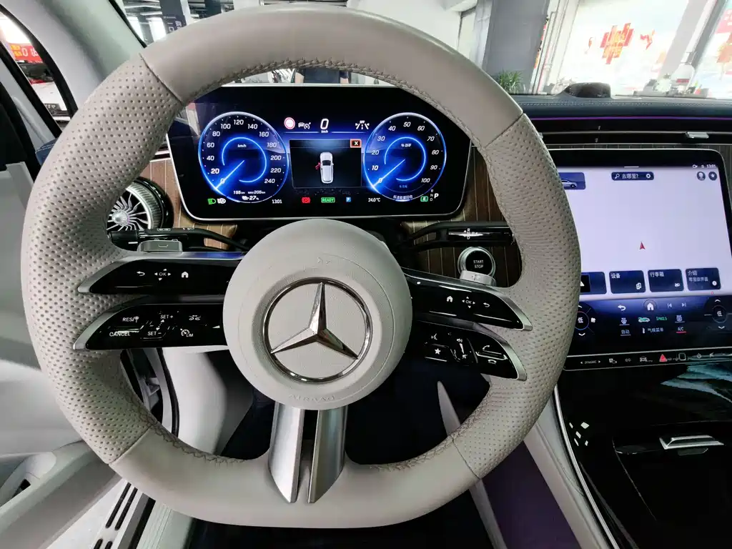 Mercedes-Benz EQE SUV 2023 — фото 12