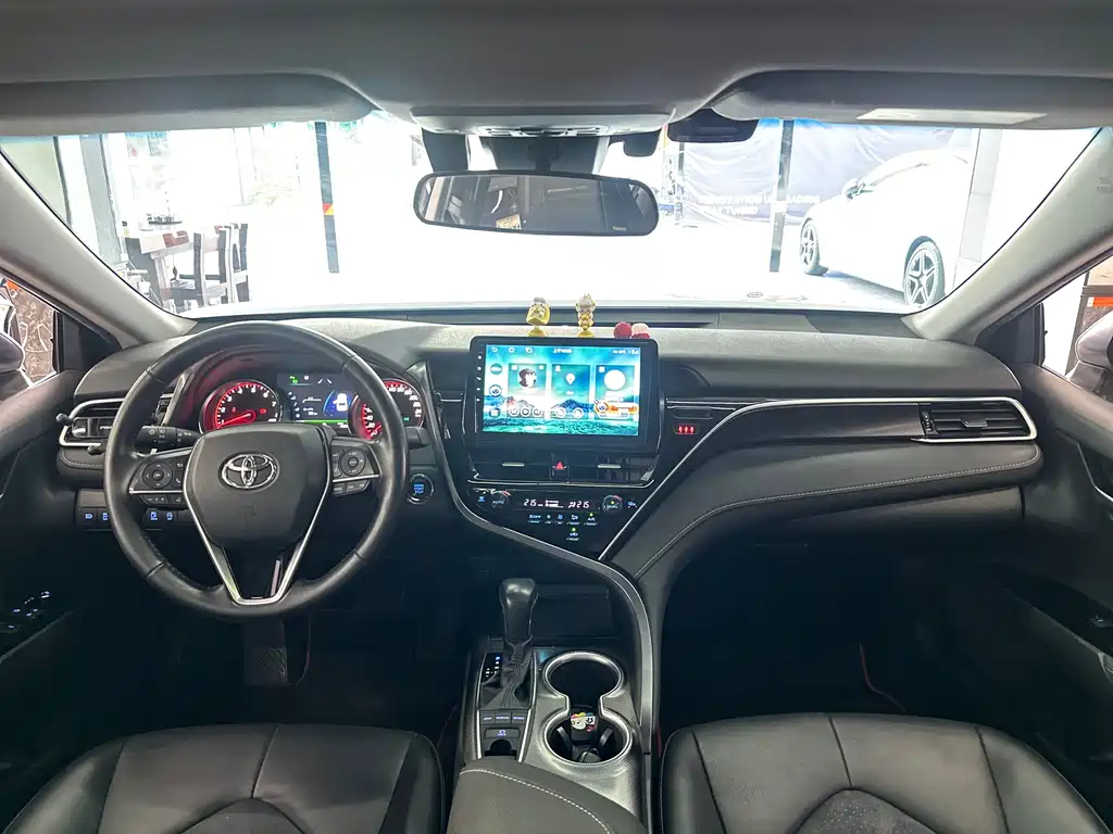 Toyota Camry 2023 — фото 13