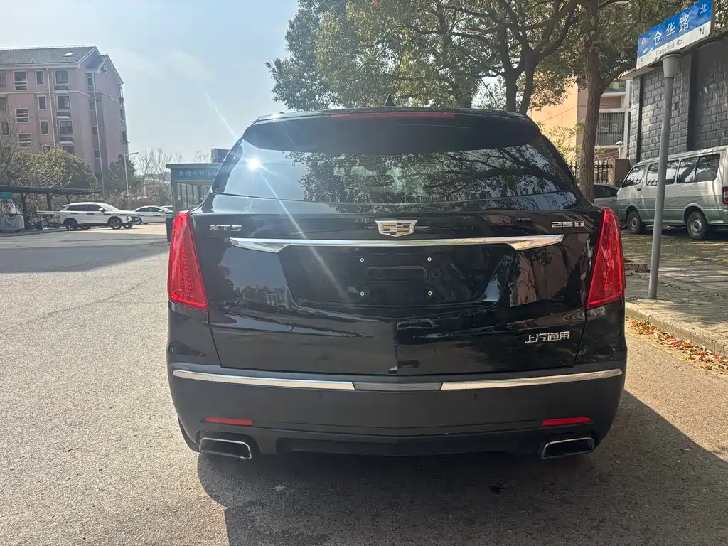 Cadillac XT5 2017 — фото 10