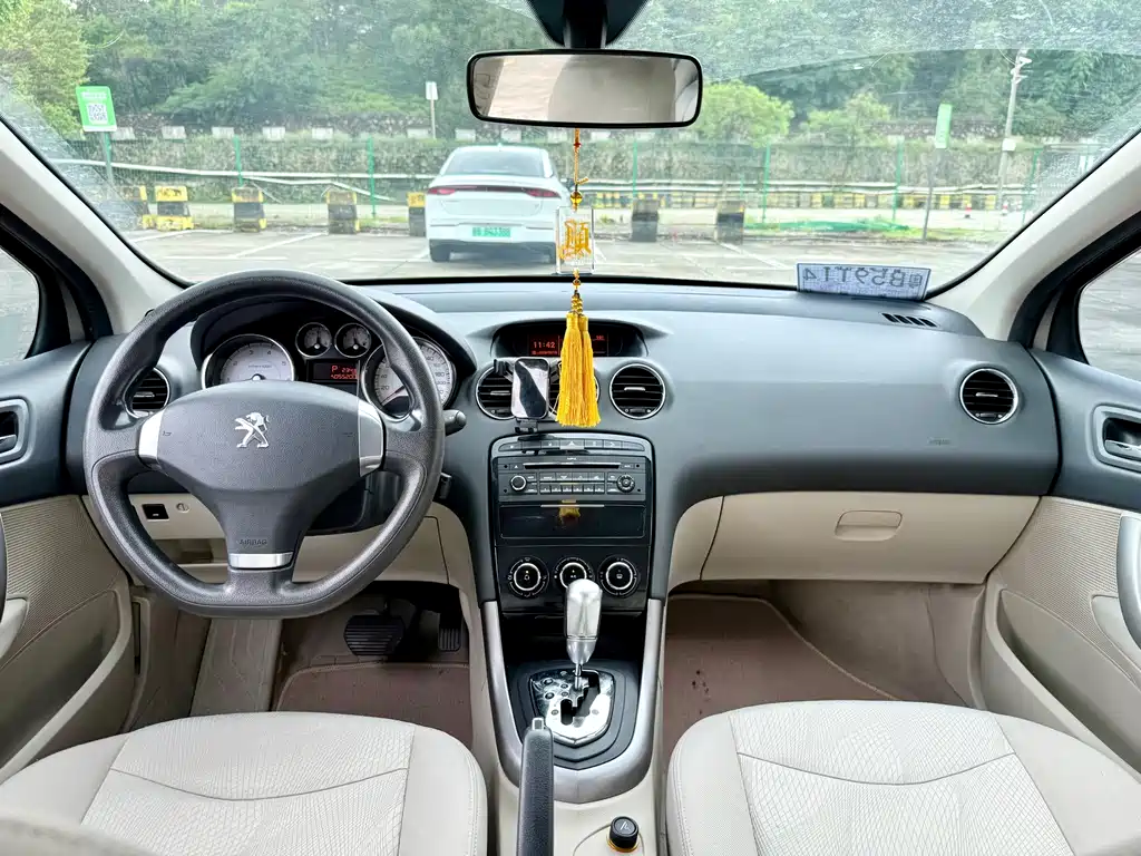 Peugeot 408 2014 — фото 12