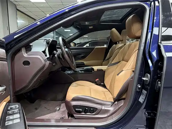 Lexus ES 2021