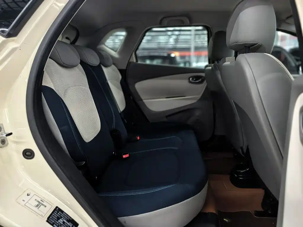 Renault Captur 2015 — фото 16