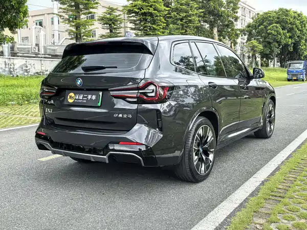 BMW iX3 2024