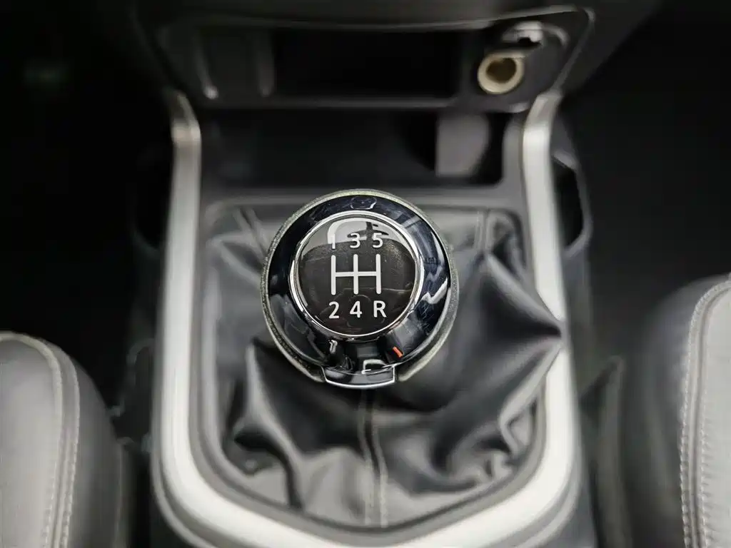 Nissan Navara 2018 — фото 13