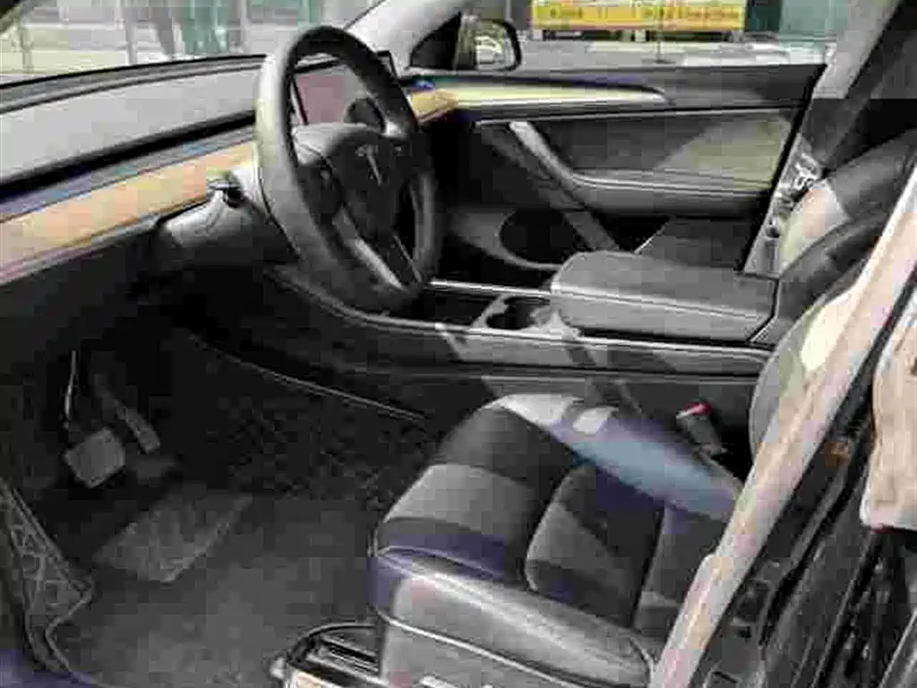 Tesla Model Y 2022 — фото 9