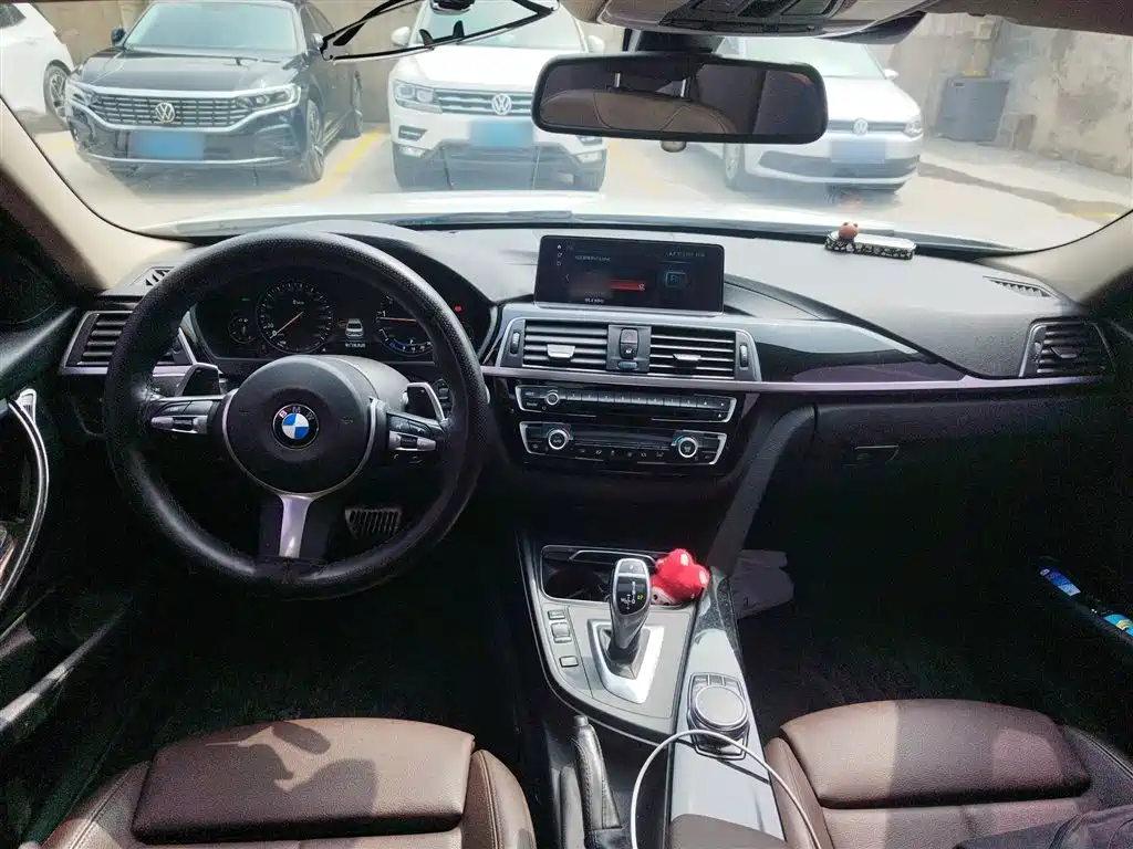 BMW 3 Series 2018 — фото 10