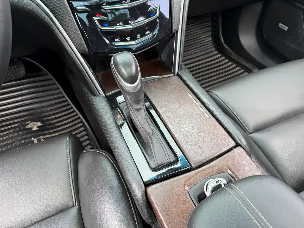 Cadillac XTS 2019 — фото 12