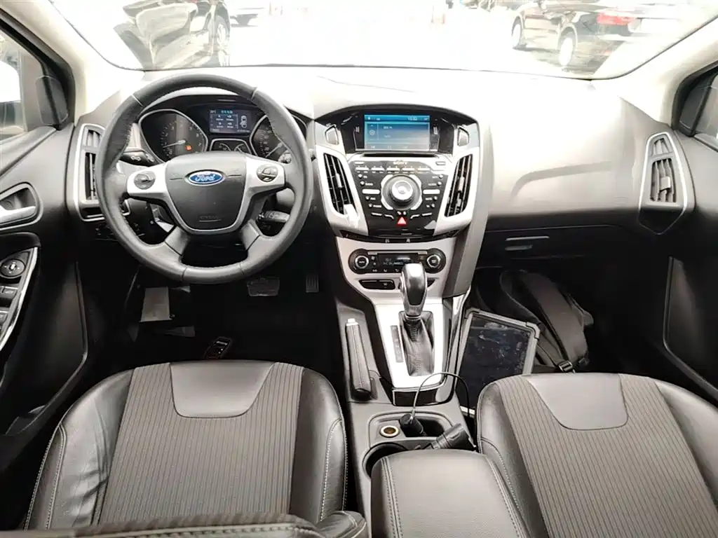 Ford Focus 2014 — фото 10