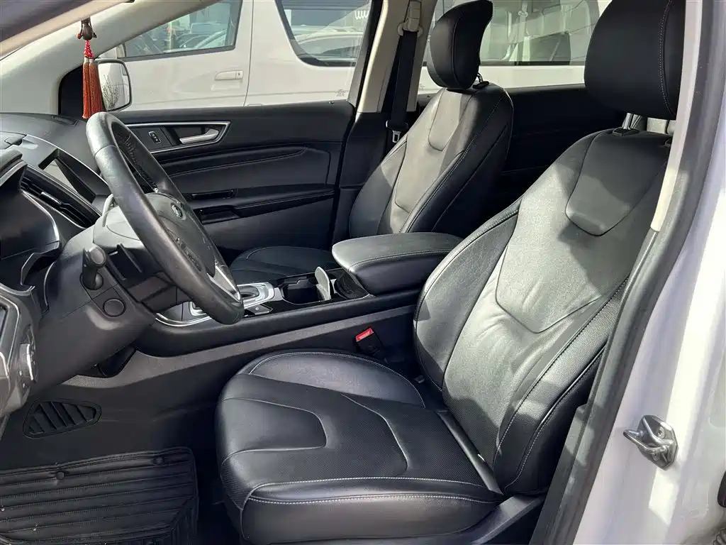 Ford Edge 2018 — фото 11
