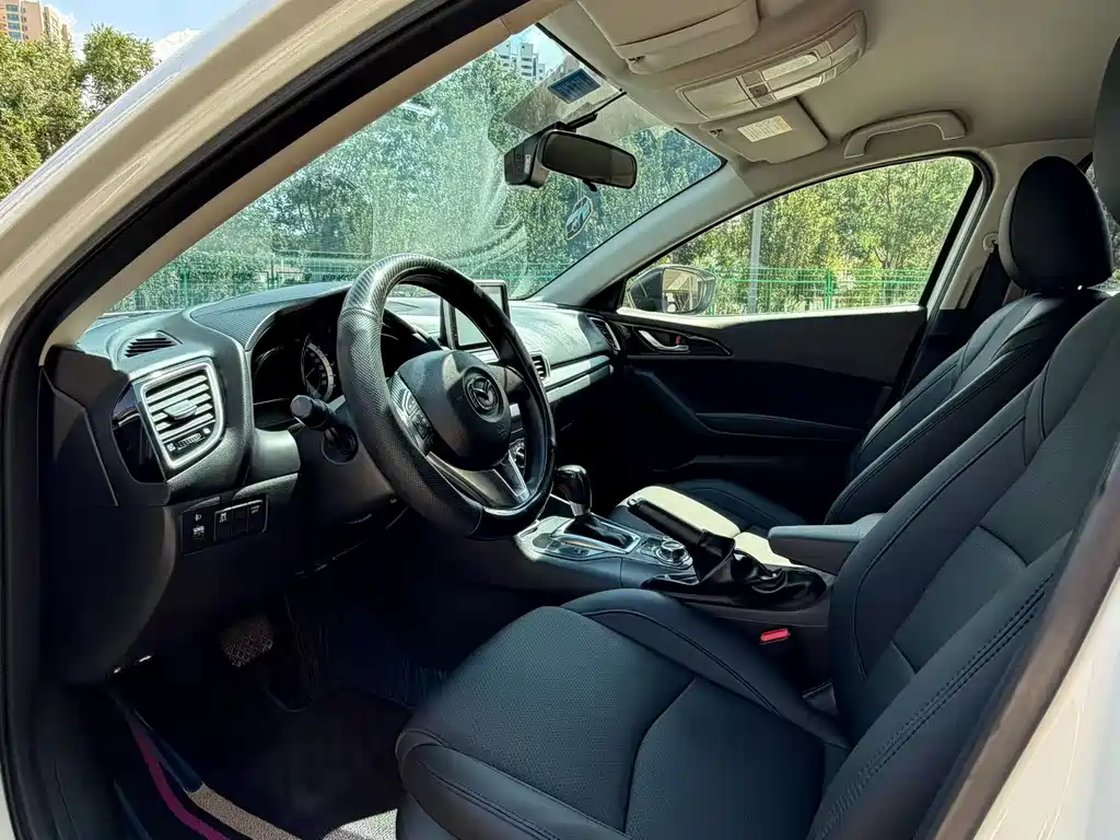 Mazda 3 Axela 2016