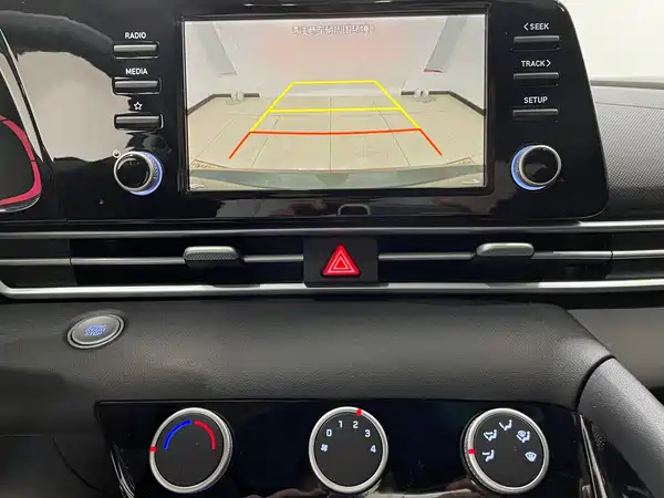 Hyundai Elantra 2024