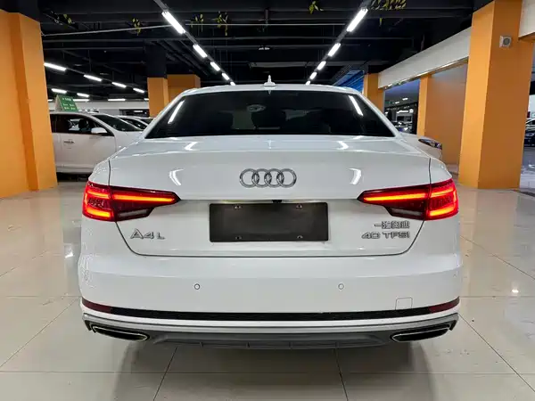 Audi A4L 2019