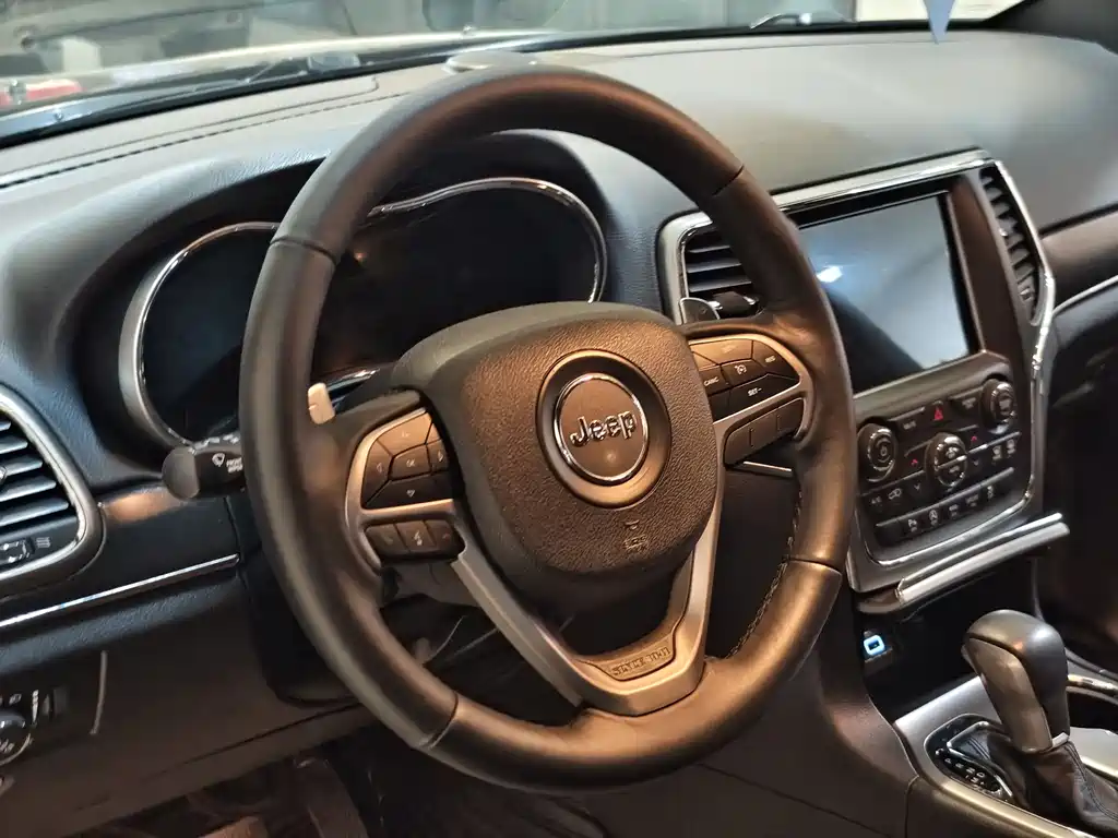 Jeep Grand Cherokee 2019 — фото 4