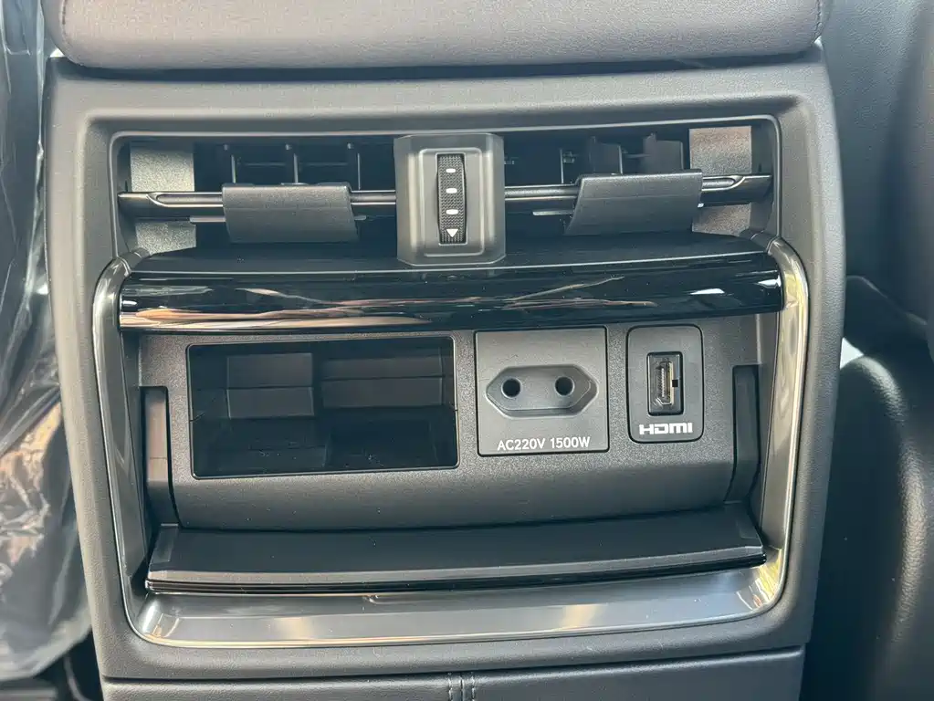 Toyota Alphard — фото 17