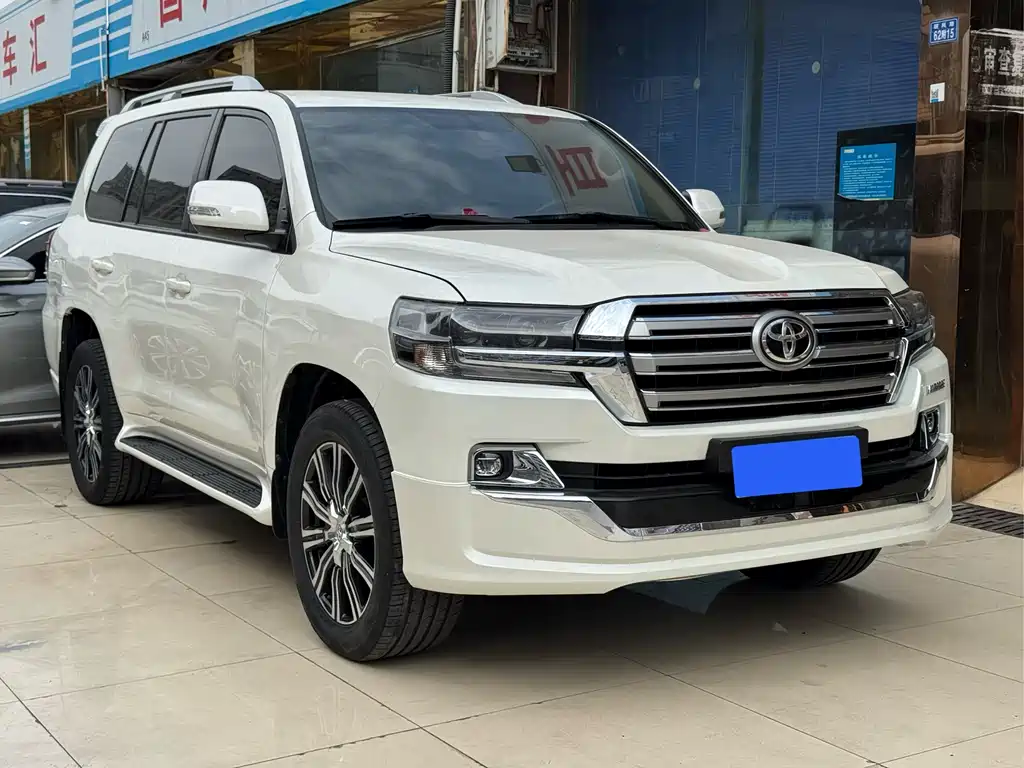 Toyota Land Cruiser 2017 — фото 3