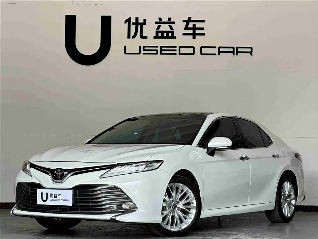 Toyota Camry 2020 — фото 1