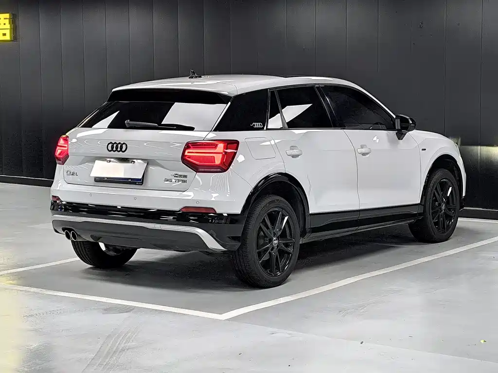 Audi Q2L 2019 — фото 13