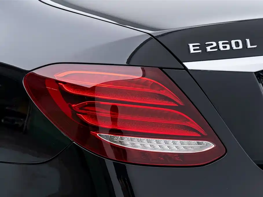 Mercedes-Benz E-Class 2019 — фото 11