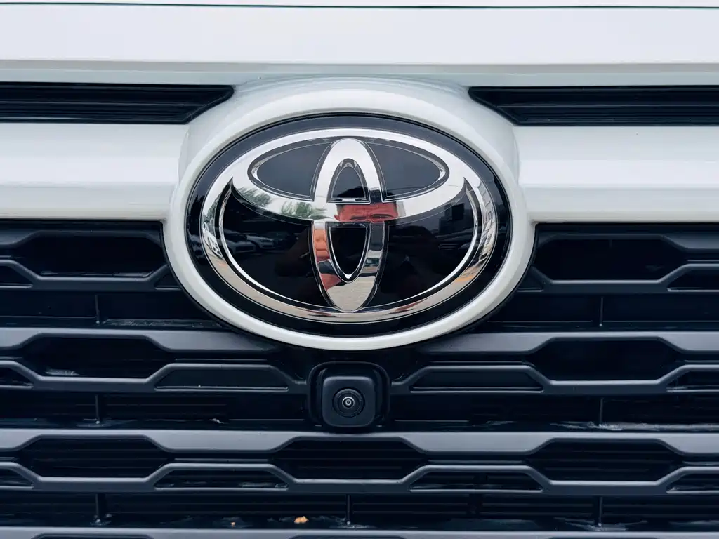 Toyota RAV4 2024 — фото 26