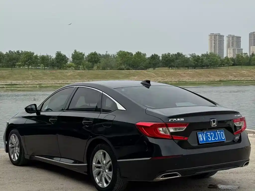 Honda Accord 2018 — фото 8