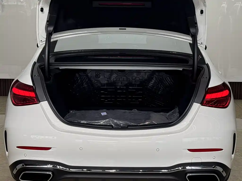 Mercedes-Benz C-Class 2025 — фото 20