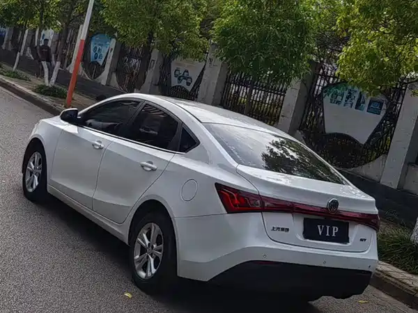 MG GT 2015