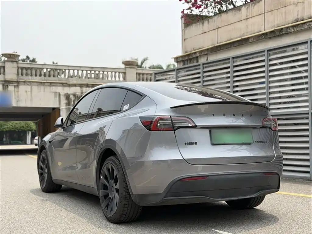 Tesla Model Y 2024 — фото 17