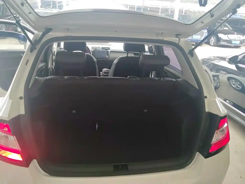 Skoda Fabia 2017 — фото 19