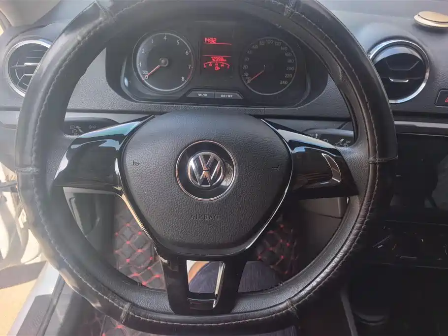 Volkswagen Jetta 2019 — фото 15