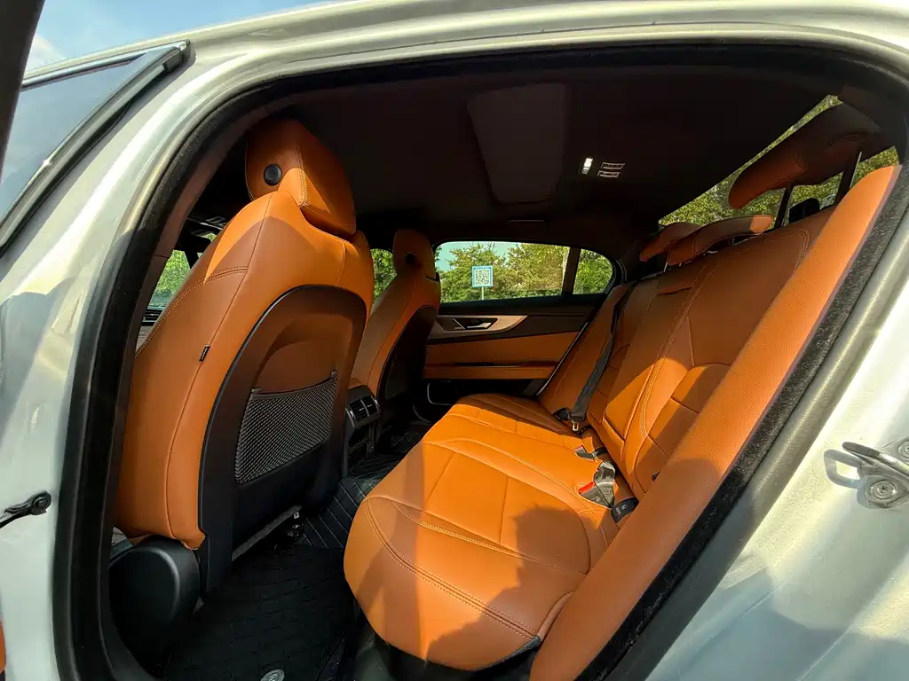 Jaguar XEL 2023 — фото 13