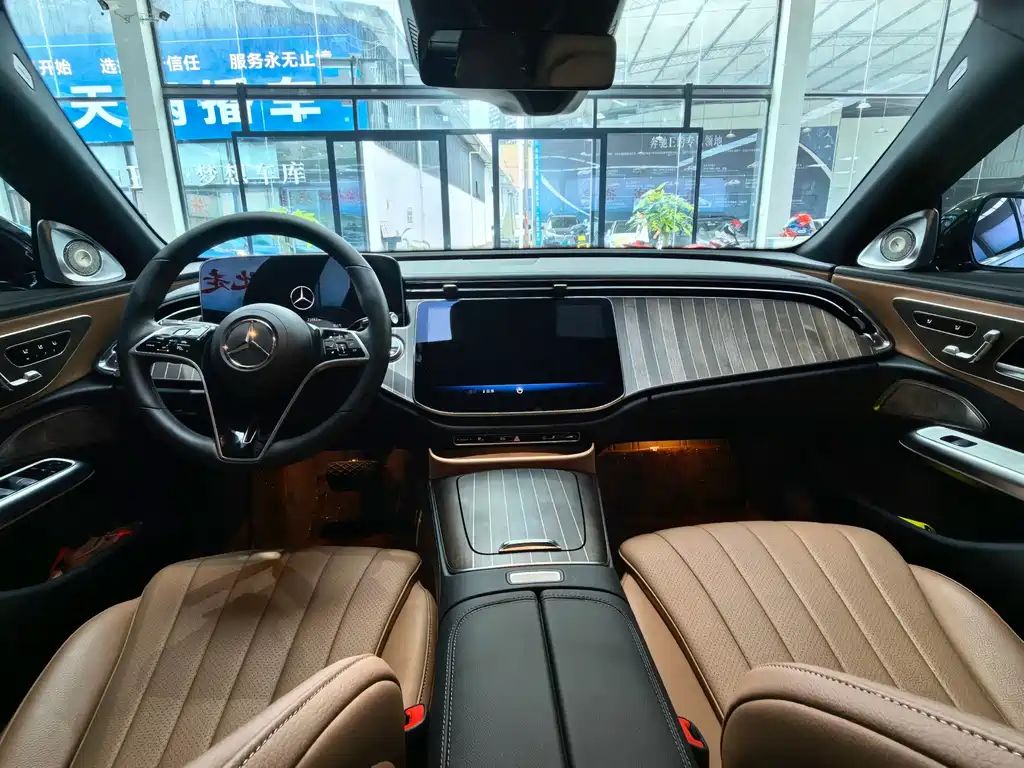 Mercedes-Benz E-Class 2025 — фото 10