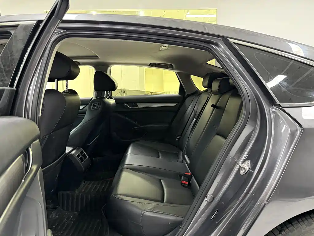 Honda Accord 2020 — фото 12